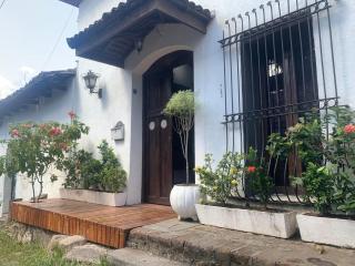 Casa Flor de Pajaro, vistas panorámicas increíbles al lago - Suchitoto - 0