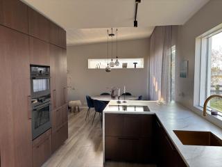 Family Home Near the AirPort - 1