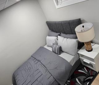 Cozy 2 bedroom basement with side entrance - - 6