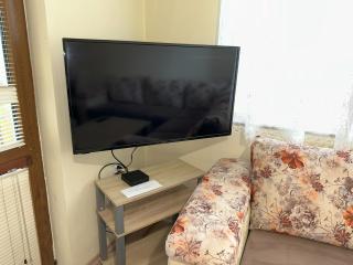 Suit Home Аpartment - free street parking & Self Check - in, two bedrooms - 2