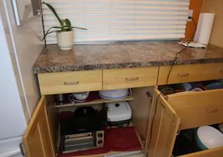 A Cozy - Spacious Urban Retreat - Child / Pet Friendly - Lethbridge - 2