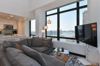 Opulent 2BR Duplex - Iconic Midtown Views - 9
