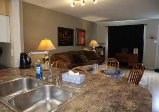 A Cozy - Spacious Urban Retreat - Child / Pet Friendly - Lethbridge - 1