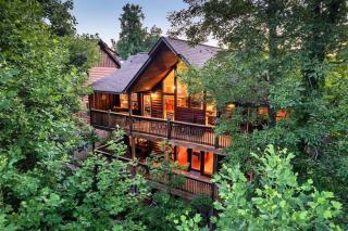 Kate's Cabin - 3 min to Dollywood! Cabin with Hot tub, Game Room, and Resort Pool! - 6