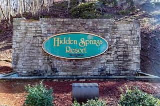 Kate's Cabin - 3 min to Dollywood! Cabin with Hot tub, Game Room, and Resort Pool! - 2