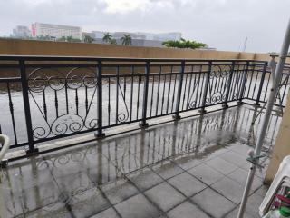 Free Pool Access near MOA 318 - 5