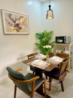 J & A Homestay - - 5
