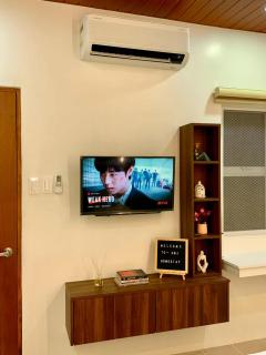 J & A Homestay - - 3