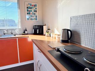 Studio Twenty5, Unique Cottage & Sleepout with Pool in Richmond - Richmond - 4