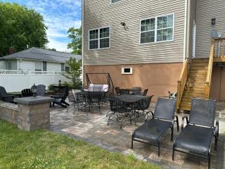 Jersey Shore Beach House close to NYC Ferry + Bus - - 9