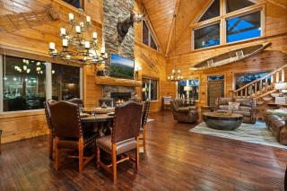 Spacious 3BR with Game Rm, Theatre Rm and Hot Tub - 9