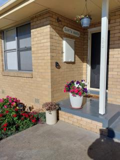 Dreamy Escape Where Romance Blossoms & Pets Play - Corio - 9