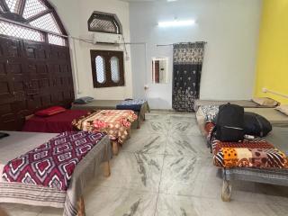 Manavi Home Stay - Mathura - 7