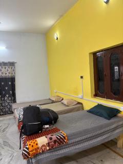 Manavi Home Stay - Mathura - 9