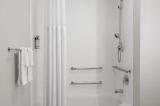 Holiday Inn Express & Suites - Tampa East - Ybor City by IHG - Tampa - 3