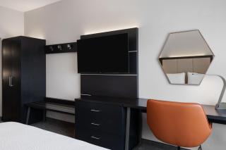 Holiday Inn Express & Suites - Tampa East - Ybor City by IHG - Tampa - 1