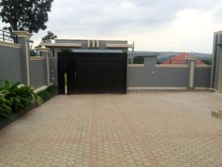 Faith Penthouse Apartments - Fort Portal - 0
