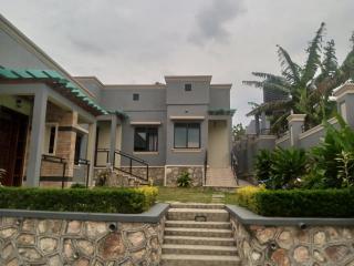 Faith Penthouse Apartments - Fort Portal - 5
