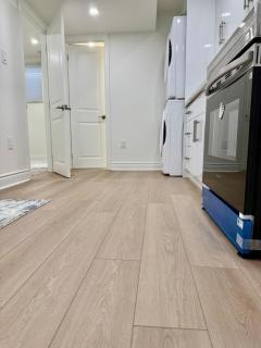 Whitby Comfort Nest Private 1 BR Suite with Laundry and Kitchen - Whitby - 8
