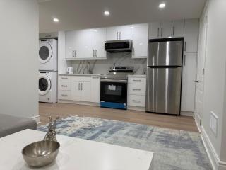 Whitby Comfort Nest Private 1 BR Suite with Laundry and Kitchen - Whitby - 2