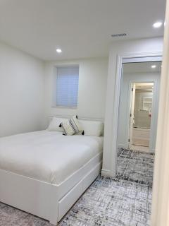 Whitby Comfort Nest Private 1 BR Suite with Laundry and Kitchen - Whitby - 1