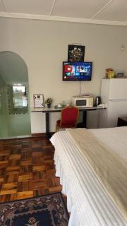 Comrades Oasis Guest House - 6