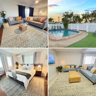 The Queenslander Pool2LivingDoubleCarGarage - - 0