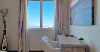 Seaside Ocean & Mountain View-2 Bedroom Apartment - Câmara de Lobos - 4