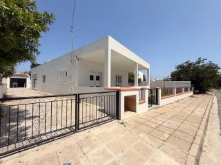Bungalow House Kiti, seaside - Kiti - 2