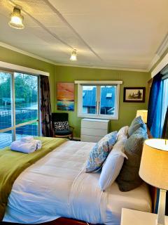 Classic Kiwi bach by the lake - Te Anau - 2