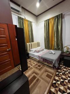Sha Homestay - Marang - 4