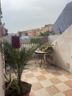 cozy apartment is in a good location - - 5