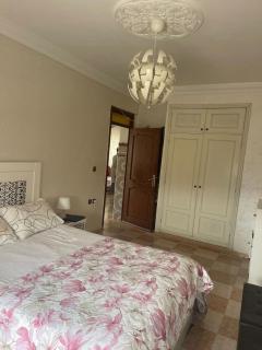 cozy apartment is in a good location - - 4