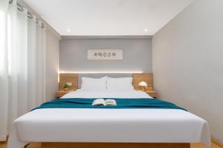 Home Inn-Wuhan Yellow Crane Tower Epiphyllum Forest Huayi Select Hotel - Wuhan - 1