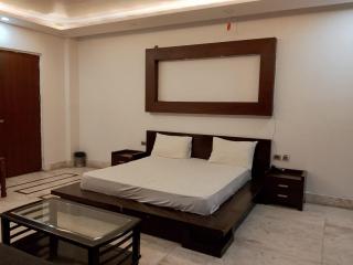 PLAY THE KINGS NIGHT HOTEL couple friendly - Greater Noida - 0