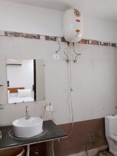 PLAY THE KINGS NIGHT HOTEL couple friendly - Greater Noida - 7