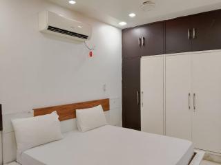 PLAY THE KINGS NIGHT HOTEL couple friendly - Greater Noida - 4