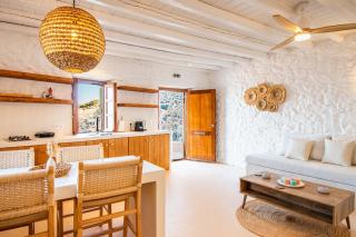 Agnanti Mountain & Sea Hideaway - - 5
