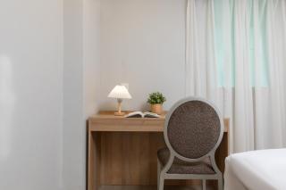 Home Inn Yellow Crane Tower Tanhualin Huayi Select Hotel - Hanyang - 4