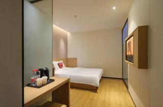 Locals Hotels Guangzhou Sports Center Linhe West Subway Station Branch - Canton - 3