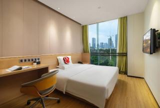 Locals Hotels Guangzhou Sports Center Linhe West Subway Station Branch - Canton - 1
