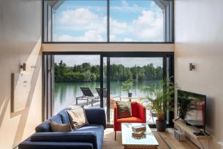 The Boathouse - Romantic Glass Lodge - Hot Tub - South Cerney - 9