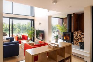 The Boathouse - Romantic Glass Lodge - Hot Tub - South Cerney - 7