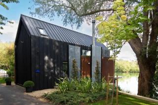 The Boathouse - Romantic Glass Lodge - Hot Tub - South Cerney - 8