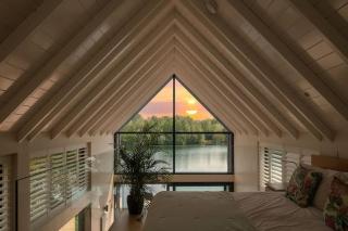 The Boathouse - Romantic Glass Lodge - Hot Tub - South Cerney - 6