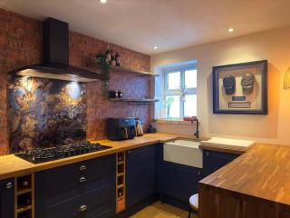 Executive 1bd 1st floor flat - Caerleon - 2