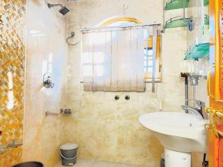 Bashaw Residency Top Rated In Srinagar Only 6 Kms from Srinagar International Airport And Only 5 Kms From Srinagar Railway Station - Srinagar - 4