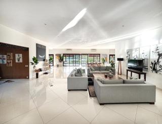 Luxury 4-Bedroom Pool Villa in Canggu - 7 mins to Beach - 5