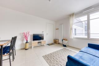 Propriété Privée Neuve 2025 - Parking Privé Gratuit - 10mn Paris RER D - Lit 160X200 - Tout équipé - De 1 à 4 pers - Near Paris Brand New Apart with Secure Parking - 6