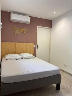 T2 climatisé à 10 min des plages - 2